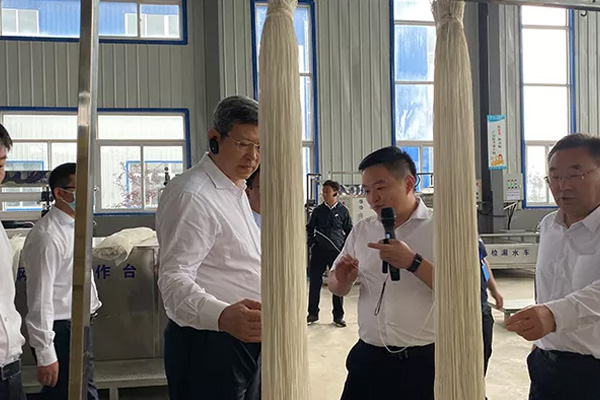 內蒙古自治區黨委常委、通遼市委書記孟憲東攜考察團到一諾環境考察指導
